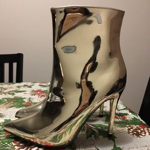 Gold Metallic Stiletto Pumps (Size 6)